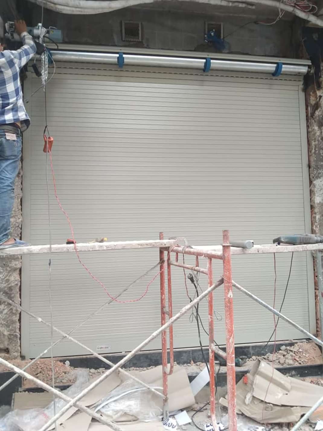 Cửa Cuốn Quận Tân Phú - Lắp Đặt Nhanh Chóng, Giá Hợp Lý