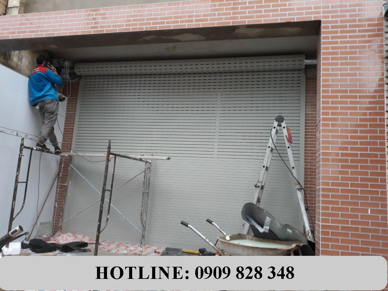 Báo giá dịch vụ cửa cuốn quận 8 cạnh tranh nhất 2025, thợ kỹ thuật cao 